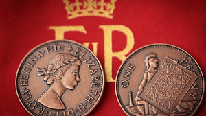 Queens Nose (Gimmicks and Online Instruction) by Mark Bennett and Matthew Wright - Trick
